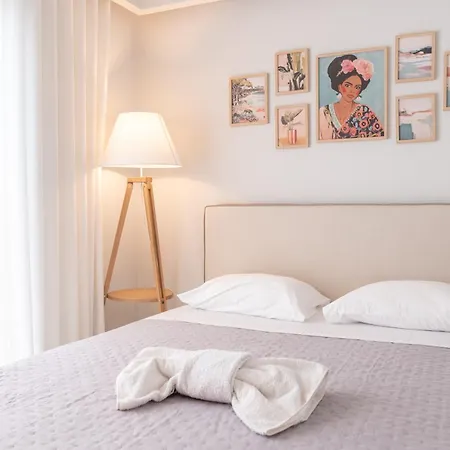 Aurelia Apartment *